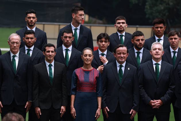 Ceremonial flag presentation to the Mexico national team MEXICO CITY, MEXICO - JUNE 08: Mexican President Claudia Sheinbaum (C) and members of the Mexico national team attend the ceremonial flag presentation to the Mexico national team ahead of the FIFA World Cup, at the High Performance Center (CAR), in Mexico City, Mexico on June 08, 2026. Daniel Cardenas Anadolu Mexico City Mexico. Editorial use only. Please get in touch for any other usage.  Copyright: x2026xAnadoluxDanielxCardenasx