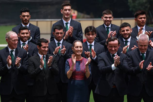 Ceremonial flag presentation to the Mexico national team MEXICO CITY, MEXICO - JUNE 08: Mexican President Claudia Sheinbaum and members of the Mexico national team attend the ceremonial flag presentation to the Mexico national team ahead of the FIFA World Cup, at the High Performance Center (CAR), in Mexico City, Mexico on June 08, 2026. Daniel Cardenas Anadolu Mexico City Mexico. Editorial use only. Please get in touch for any other usage.  Copyright: x2026xAnadoluxDanielxCardenasx