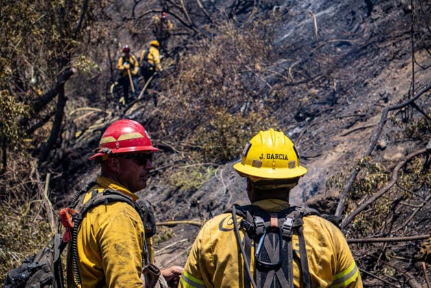 June 8, 2026, Oceanside, California, USA: Fire crews battle a brushfire off Benet Rd. in Oceanside, California, on June 08, 2026. The Airport Fire temporarily placed evacuations order for nearby residents and businesses. Oceanside USA - ZUMAg219 20260608_znp_g219_005 Copyright: xJakexLeexGreenx