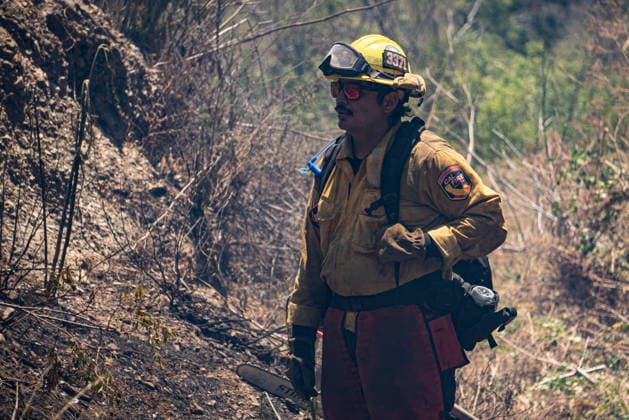 June 8, 2026, Oceanside, California, USA: Fire crews battle a brushfire off Benet Rd. in Oceanside, California, on June 08, 2026. The Airport Fire temporarily placed evacuations order for nearby residents and businesses. Oceanside USA - ZUMAg219 20260608_znp_g219_011 Copyright: xJakexLeexGreenx