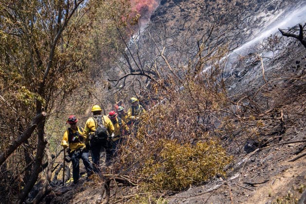 June 8, 2026, Oceanside, California, USA: Fire crews battle a brushfire off Benet Rd. in Oceanside, California, on June 08, 2026. The Airport Fire temporarily placed evacuations order for nearby residents and businesses. Oceanside USA - ZUMAg219 20260608_znp_g219_013 Copyright: xJakexLeexGreenx