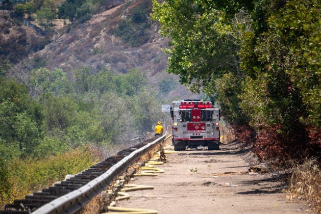 June 8, 2026, Oceanside, California, USA: Fire crews battle a brushfire off Benet Rd. in Oceanside, California, on June 08, 2026. The Airport Fire temporarily placed evacuations order for nearby residents and businesses. Oceanside USA - ZUMAg219 20260608_znp_g219_015 Copyright: xJakexLeexGreenx