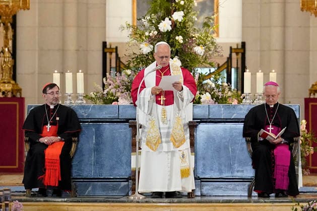 Pope Leo XIV presides a prayer in honor of the Virgin of Almudena in the Cathedral Pope Leo XIV during the prayer and homage to the Virgin of Almudena, in the Cathedral of Santa Maria de la Almudena, on June 8, 2026, in Madrid Spain After the prayer before the patron saint, the Pope has deposited at her feet the Golden Rose, a personal and exceptional recognition with which the Popes honor images of the Virgin, the Pope placed at her feet the Golden Rose, a personal and exceptional recognition with which the Popes honor images of Virgins 08 JUNE 2026 POOL POPE LEÓN XIV MADRID CATHEDRAL ALMUDENA SPAIN PRAYER TO Pé Madrid Madrid Spain  Copyright: xA.xPÃ rezxMeca EuropaxPress Poolx 7582789