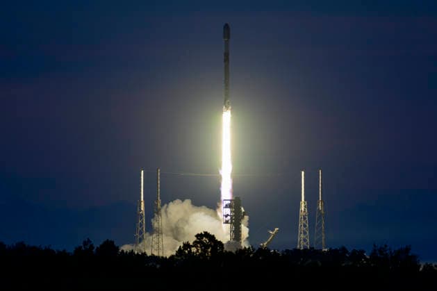 June 8, 2026, Cape Canaveral, Florida, USA: A SpaceX Falcon 9 rocket carrying 29 Starlink satellites, lifts off from Space Launch Complex-40 at Cape Canaveral Space Force Station, Florida, at 6:13 a.m. EDT on June 8, 2026. Cape Canaveral USA - ZUMAb268 20260608_znp_b268_005 Copyright: xJenniferxBriggsx