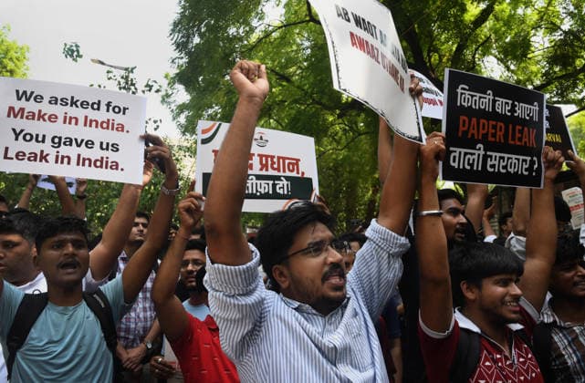 India: Cockroach Janta Party Protest in New Delhi School students, college-goers, competitive exam aspirants and parents were among those who gathered for a protest organised by Abhijeet Dipke, head of the Cockroach Janta Party (CJP). The Cockroach Janta Party (CJP), protest was to show their concerns over the corrupt education system with leaked examination papers in the new flawed education policy of the government. New Delhi India Copyright: SondeepxShankar