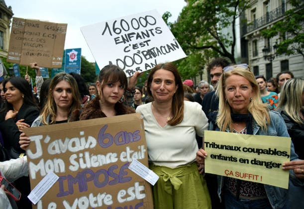 Lyhanna In Front Of The Courthouse - Paris Marine Tondelier attending rally for Lyhanna in front of the courthouse in Paris, to denounce the inaction of justice against the violence against women and the children. France on June 8, 2026. Photo by Alain Apaydin ABACAPRESS.COM Paris France  Copyright: xApaydinxAlain ABACAx