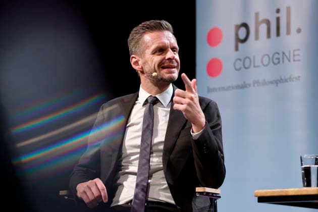 Kabarettist Florian Schroeder auf der Phil.Cologne 2026 im WDR-Funkhaus am Wallrafplatz. Die Phil.Cologne ist ein internationales Festival für Philosophie, das seit 2013 jährlich in Köln stattfindet. Köln, 08.06.2026 NRW Deutschland *** Cabaret artist Florian Schroeder at Phil Cologne 2026 in the WDR Funkhaus on Wallrafplatz Phil Cologne is an international festival of philosophy that has been held annually in Cologne since 2013 Cologne, 08 06 2026 NRW Germany Copyright: xChristophxHardtx