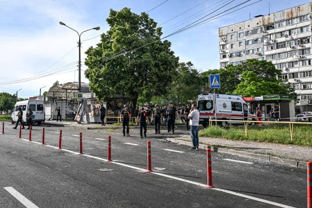 Police and paramedics respond to a Russian drone attack near a public transport stop in Zaporizhzhia, Ukraine, on June 8, 2026. Russian occupation forces carried out a drone attack on the civilian infrastructure of the southeastern city. The drone hit a residential area, with the explosion occurring near a public transport stop. The blast wave and debris significantly damaged nearby apartment blocks, destroyed and damaged shopping stalls and cars. The impact claimed the lives of two women who were in the zone of the strike. Twenty-four people were injured, including five children and two teenagers. (Photo by Dmytro Smolienko Ukrinform) Deadly Russian drone attack on residential area in Zaporizhzhia  Copyright: xDmytroxSmolienkox