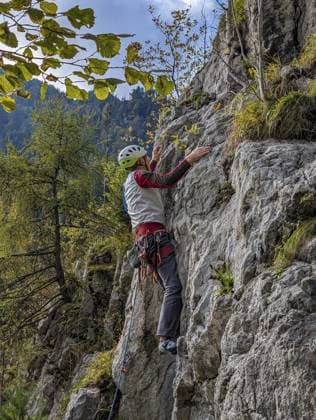Klettern an den steilen Felsen des Klobensteins in Tirol, Österreich Klettern an den steilen Felsen des Klobensteins in Tirol, Österreich Copyright: imageBROKER SandraAlkado ibxiqx17860462.jpg ,model released, Symbolfoto ,property released