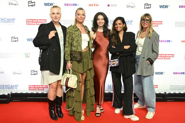 Verena Bogner, Doreen Steinert, Linda Schablowski, Collien Fernandes und Nadeshda Brennicke bei der Eröffnung des 12. Seriencamp Festivals 2026 mit der Premiere der ZDF-Serie Back for More im Cinenova. Köln, 08.06.2026 *** Verena Bogner, Doreen Steinert, Linda Schablowski, Collien Fernandes and Nadeshda Brennicke at the opening of the 12 Series Camp Festival 2026 with the premiere of the ZDF series Back for More at Cinenova Cologne, 08 06 2026 Foto:xC.xAdolph xFuturexImagex back_6634