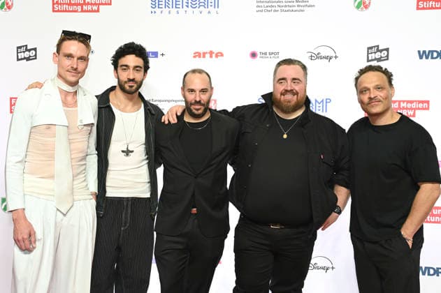 Daniel Sträßer, Eidin Jalali, Facundo Scalerandi, Tristan Seith und Tim Sander bei der Eröffnung des 12. Seriencamp Festivals 2026 mit der Premiere der ZDF-Serie Back for More im Cinenova. Köln, 08.06.2026 *** Daniel Sträßer, Eidin Jalali, Facundo Scalerandi, Tristan Seith and Tim Sander at the opening of the 12 Series Camp Festival 2026 with the premiere of the ZDF series Back for More at Cinenova Cologne, 08 06 2026 Foto:xC.xAdolph xFuturexImagex back_6630