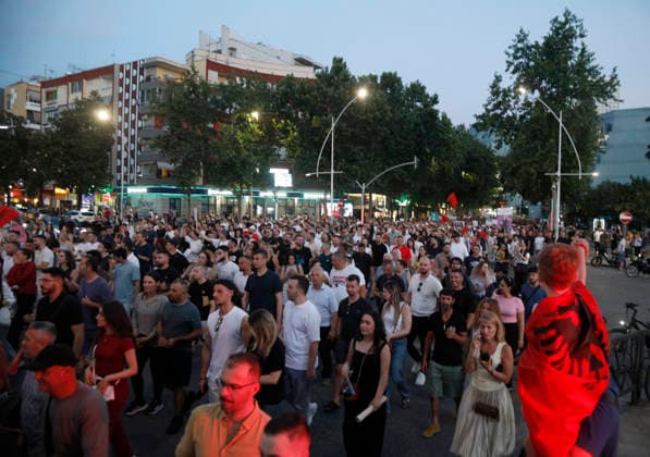 Protest against the construction of a luxury resort in Tirana, Albania. Protesters hold signs and Albanian national flags as they take part in a demonstration in front of the prime minister s office in Tirana on June 8, 2026, opposing the construction of a luxury resort in a protected natural area near the city of Vlore. Several thousand citizens demonstrated in Tirana for the ninth consecutive night to demand transparency on a luxury tourism complex project in the protected area of Narta Lagoon in the city of Vlore linked to US President Donald Trump s son-in-law Jared Kushner and his wife, Ivanka Trump. The project was planned for two areas along the Adriatic coast, the protected delta area of Vjosa-Narta and the nearby uninhabited island Copyright: xLightxStudioxAgencyx xMaltonxDibrax