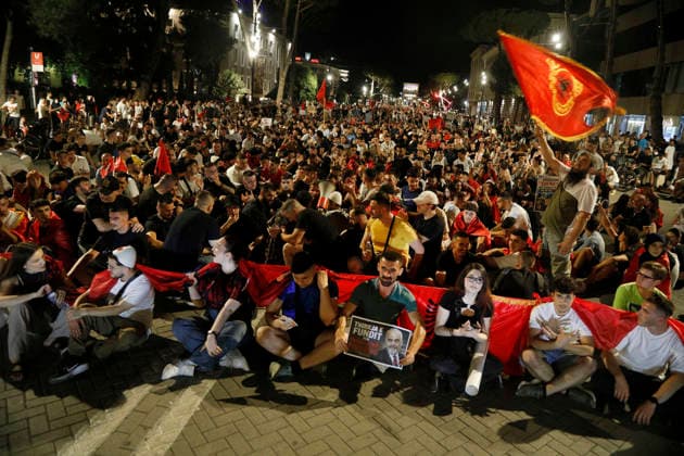 Protest against the construction of a luxury resort in Tirana, Albania. Protesters hold signs and Albanian national flags as they take part in a demonstration in front of the prime minister s office in Tirana on June 8, 2026, opposing the construction of a luxury resort in a protected natural area near the city of Vlore. Several thousand citizens demonstrated in Tirana for the ninth consecutive night to demand transparency on a luxury tourism complex project in the protected area of Narta Lagoon in the city of Vlore linked to US President Donald Trump s son-in-law Jared Kushner and his wife, Ivanka Trump. The project was planned for two areas along the Adriatic coast, the protected delta area of Vjosa-Narta and the nearby uninhabited island Copyright: xLightxStudioxAgencyx xMaltonxDibrax