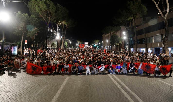 Protest against the construction of a luxury resort in Tirana, Albania. Protesters hold signs and Albanian national flags as they take part in a demonstration in front of the prime minister s office in Tirana on June 8, 2026, opposing the construction of a luxury resort in a protected natural area near the city of Vlore. Several thousand citizens demonstrated in Tirana for the ninth consecutive night to demand transparency on a luxury tourism complex project in the protected area of Narta Lagoon in the city of Vlore linked to US President Donald Trump s son-in-law Jared Kushner and his wife, Ivanka Trump. The project was planned for two areas along the Adriatic coast, the protected delta area of Vjosa-Narta and the nearby uninhabited island Copyright: xLightxStudioxAgencyx xMaltonxDibrax