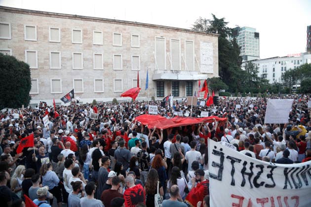 Protest against the construction of a luxury resort in Tirana, Albania. Protesters hold signs and Albanian national flags as they take part in a demonstration in front of the prime minister s office in Tirana on June 8, 2026, opposing the construction of a luxury resort in a protected natural area near the city of Vlore. Several thousand citizens demonstrated in Tirana for the ninth consecutive night to demand transparency on a luxury tourism complex project in the protected area of Narta Lagoon in the city of Vlore linked to US President Donald Trump s son-in-law Jared Kushner and his wife, Ivanka Trump. The project was planned for two areas along the Adriatic coast, the protected delta area of Vjosa-Narta and the nearby uninhabited island Copyright: xLightxStudioxAgencyx xMaltonxDibrax