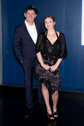Matthew E. Butler mit Begleitung bei der Premiere des Kinofilms Disclosure Day im David H. Koch Theater. New York, 08.06.2026 *** Matthew E Butler with companion at the premiere of the movie Disclosure Day at the David H Koch Theater New York, 08 06 2026 Foto:xB.xHinex xFuturexImagex disclosure_ny_6644