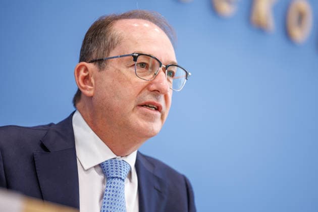 Innenminister Alexander Dobrindt im Haus der Bundespressekonferenz Innenminister Alexander Dobrindt im Haus der Bundespressekonferenz am 09.06.2026 in Berlin. Berlin Berlin Deutschland Haus der Bundespressekonferenz *** Minister of the Interior Alexander Dobrindt at the House of the Federal Press Conference Minister of the Interior Alexander Dobrindt at the House of the Federal Press Conference on 09 06 2026 in Berlin Berlin Berlin Germany House of the Federal Press Conference