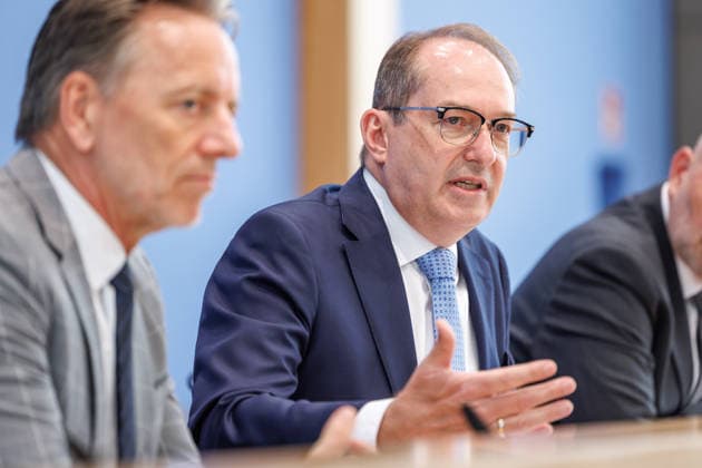 Innenminister Alexander Dobrindt im Haus der Bundespressekonferenz Innenminister Alexander Dobrindt im Haus der Bundespressekonferenz am 09.06.2026 in Berlin. Berlin Berlin Deutschland Haus der Bundespressekonferenz *** Minister of the Interior Alexander Dobrindt at the House of the Federal Press Conference Minister of the Interior Alexander Dobrindt at the House of the Federal Press Conference on 09 06 2026 in Berlin Berlin Berlin Germany House of the Federal Press Conference