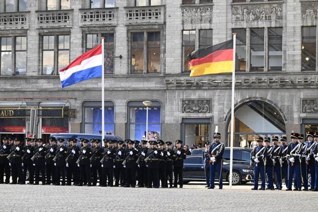 Amsterdam, The Netherlands, 2026-06-09 10:22:59 AMSTERDAM, 09-06-2026, Dam At the invitation of His Majesty King Willem-Alexander and Queen Maxima, the Federal President of Germany, Frank-Walter Steinmeier, is paying a state visit to the Netherlands. He is accompanied by his wife, Elke Büdenbender. PHOTO: NLBeeld Patrick van Emst In the photo: Welcome ceremony - King Willem-Alexander and Queen Maxima officially welcome the German Federal President and Mrs. Büdenbender at Dam Square in Amsterdam. Credit: NL Beeld Patrick van Emst  Copyright: xx x