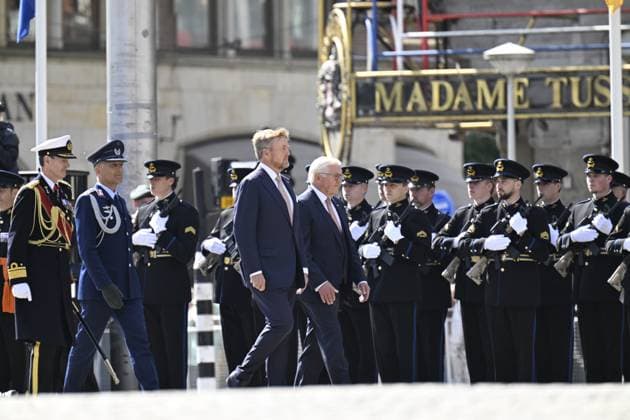 Amsterdam, The Netherlands, 2026-06-09 10:31:24 AMSTERDAM, 09-06-2026, Dam At the invitation of His Majesty King Willem-Alexander and Queen Maxima, the Federal President of Germany, Frank-Walter Steinmeier, is paying a state visit to the Netherlands. He is accompanied by his wife, Elke Büdenbender. PHOTO: NLBeeld Patrick van Emst In the photo: Welcome ceremony - King Willem-Alexander and Queen Maxima officially welcome the German Federal President and Mrs. Büdenbender at Dam Square in Amsterdam. Credit: NL Beeld Patrick van Emst  Copyright: xx x