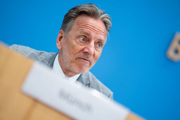 Holger Münch, Präsident Bundeskriminalamt;Bundespressekonferenz in Berlin - Vorstellung Statistik politisch motivierter Kriminalität PMK 2025, Berlin Berlin Deutschland Haus der Bundespressekonferenz *** Holger Münch, President of the Federal Criminal Police Office Federal Press Conference in Berlin Presentation of statistics on politically motivated crime PMK 2025, Berlin Berlin Germany House of the Federal Press Conference