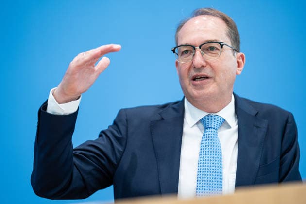 Alexander Dobrindt, Bundesminister des Innern;Bundespressekonferenz in Berlin - Vorstellung Statistik politisch motivierter Kriminalität PMK 2025, Berlin Berlin Deutschland Haus der Bundespressekonferenz *** Alexander Dobrindt, Federal Minister of the Interior Federal Press Conference in Berlin Presentation of statistics on politically motivated crime PMK 2025, Berlin Berlin Germany House of the Federal Press Conference