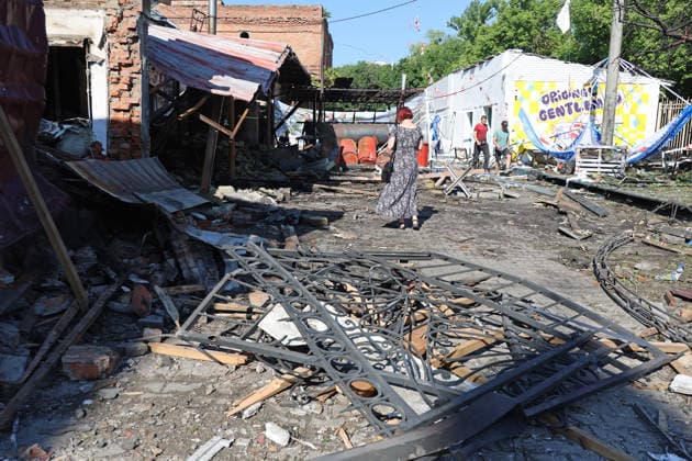 Buildings lie in ruins after a Russian drone attack in one of the districts of Kharkiv, Ukraine, June 9, 2026. The Russian army carried out a massive drone strike on the city. The attacks on residential buildings and civilian infrastructure injured 15 people, including three children. (Photo by Viacheslav Madiievskyi Ukrinform) Russian army launches large-scale drone attack on Kharkiv  Copyright: xViacheslavxMadiievskyix