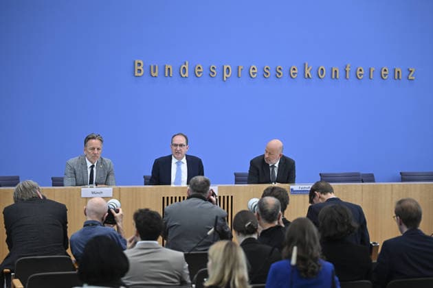 German Interior Minister Dobrindt presents politically motivated crime report Almanya Icisleri Bakani Alexander Dobrindt, Berlin deki basin merkezinde duzenledigi basin toplantisinda, 2025 Siyasi Saikli Suclar Raporu nu kamuoyuna acikladi. Alexander Dobrindt, konuya iliskin gazetecilere aciklamalarda bulundu. Halil Sagirkaya Anadolu Berlin Germany. Editorial use only. Please get in touch for any other usage.  Copyright: x2026xAnadoluxHalilxSagirkayax
