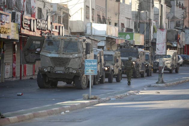Palestinian - Israeli conflict in Nablus, Palestine - 09 Jun 2026 Israeli soldiers guard military vehicles as they raid homes during a military operation in the Askar refugee camp. Israeli forces raided and searched Palestinian homes as part of a large-scale search and arrest operation that included the Ras al-Ain area, the Old City, and the Askar refugee camp. Palestinians reported that five Palestinians were arrested during the operation. Nablus Palestine Copyright: xNasserxishatyehx xSOPAxImagesx Nishtayeh2224