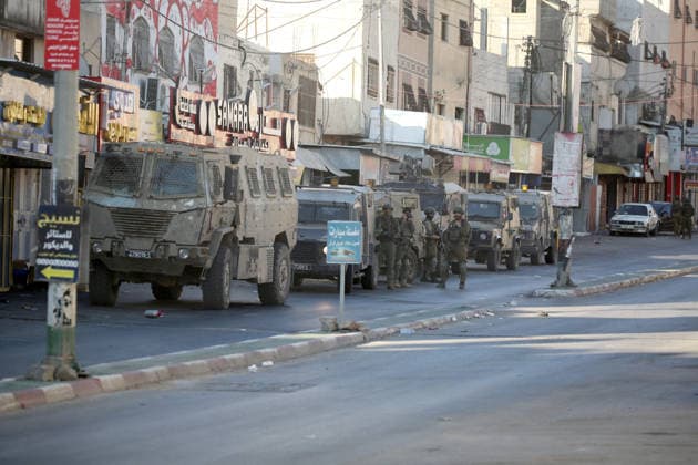 Palestinian - Israeli conflict in Nablus, Palestine - 09 Jun 2026 Israeli soldiers guard military vehicles as they raid homes during a military operation in the Askar refugee camp. Israeli forces raided and searched Palestinian homes as part of a large-scale search and arrest operation that included the Ras al-Ain area, the Old City, and the Askar refugee camp. Palestinians reported that five Palestinians were arrested during the operation. Nablus Palestine Copyright: xNasserxishatyehx xSOPAxImagesx Nishtayeh2225
