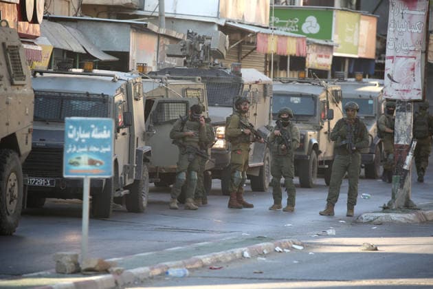 Palestinian - Israeli conflict in Nablus, Palestine - 09 Jun 2026 Israeli soldiers guard military vehicles as they raid homes during a military operation in the Askar refugee camp. Israeli forces raided and searched Palestinian homes as part of a large-scale search and arrest operation that included the Ras al-Ain area, the Old City, and the Askar refugee camp. Palestinians reported that five Palestinians were arrested during the operation. Nablus Palestine Copyright: xNasserxishatyehx xSOPAxImagesx Nishtayeh2227