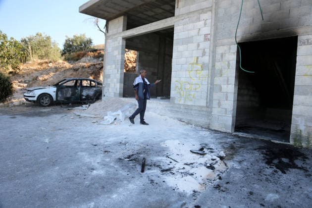 Palestinian - Israeli conflict in Nablus, Palestine - 09 Jun 2026 A Palestinian man walks between a burned house and a burned-out car after an attack by Jewish settlers on Palestinian homes, vehicles, and property in the village of Beit Ammar. Israeli forces raided and searched Palestinian homes as part of a large-scale search and arrest operation that included the Ras al-Ain area, the Old City, and the Askar refugee camp. Palestinians reported that five Palestinians were arrested during the operation. Nablus Palestine Copyright: xNasserxishatyehx xSOPAxImagesx Nishtayeh2240