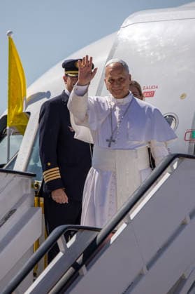 Leo XIV bids farewell to Madrid Pope Leo XIV bids farewell to Madrid and continues his apostolic journey to Barcelona and the Canary Islands from Adolfo Suárez Madrid-Barajas International Airport Madrid Spain Copyright: xDavidxCanalesx xSOPAxImagesx DCPapaFinMadrid260608-6