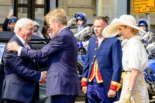 Amsterdam, The Netherlands, 2026-06-09 10:22:32 AMSTERDAM, 09-06-2026, Dam At the invitation of His Majesty King Willem-Alexander and Queen Maxima, the Federal President of Germany, Frank-Walter Steinmeier, is paying a state visit to the Netherlands. He is accompanied by his wife, Elke Büdenbender. PHOTO: NLBeeld Patrick van Emst In the photo: Welcome ceremony - King Willem-Alexander and Queen Maxima officially welcome the German Federal President and Mrs. Büdenbender at Dam Square in Amsterdam. Credit: NL Beeld Patrick van Emst  Copyright: xx x