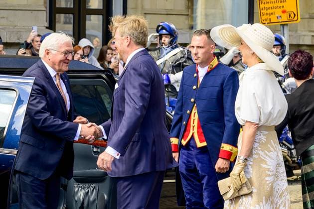 Amsterdam, The Netherlands, 2026-06-09 10:22:32 AMSTERDAM, 09-06-2026, Dam At the invitation of His Majesty King Willem-Alexander and Queen Maxima, the Federal President of Germany, Frank-Walter Steinmeier, is paying a state visit to the Netherlands. He is accompanied by his wife, Elke Büdenbender. PHOTO: NLBeeld Patrick van Emst In the photo: Welcome ceremony - King Willem-Alexander and Queen Maxima officially welcome the German Federal President and Mrs. Büdenbender at Dam Square in Amsterdam. Credit: NL Beeld Patrick van Emst  Copyright: xx x
