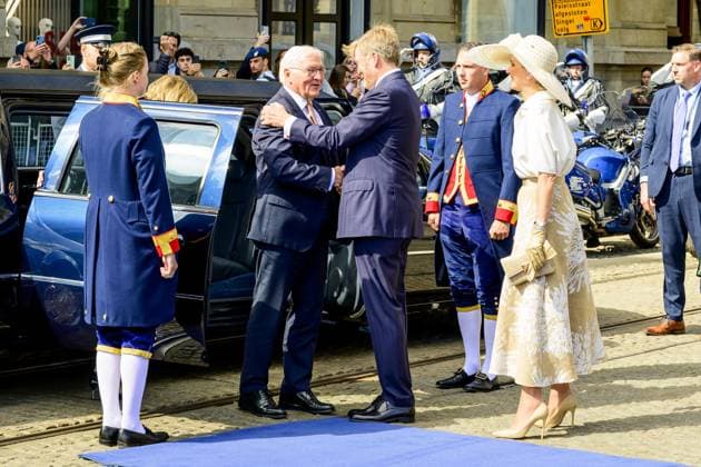 Amsterdam, The Netherlands, 2026-06-09 10:22:33 AMSTERDAM, 09-06-2026, Dam At the invitation of His Majesty King Willem-Alexander and Queen Maxima, the Federal President of Germany, Frank-Walter Steinmeier, is paying a state visit to the Netherlands. He is accompanied by his wife, Elke Büdenbender. PHOTO: NLBeeld Patrick van Emst In the photo: Welcome ceremony - King Willem-Alexander and Queen Maxima officially welcome the German Federal President and Mrs. Büdenbender at Dam Square in Amsterdam. Credit: NL Beeld Patrick van Emst  Copyright: xx x