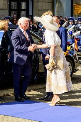 Amsterdam, The Netherlands, 2026-06-09 10:22:41 AMSTERDAM, 09-06-2026, Dam At the invitation of His Majesty King Willem-Alexander and Queen Maxima, the Federal President of Germany, Frank-Walter Steinmeier, is paying a state visit to the Netherlands. He is accompanied by his wife, Elke Büdenbender. PHOTO: NLBeeld Patrick van Emst In the photo: Welcome ceremony - King Willem-Alexander and Queen Maxima officially welcome the German Federal President and Mrs. Büdenbender at Dam Square in Amsterdam. Credit: NL Beeld Patrick van Emst  Copyright: xx x