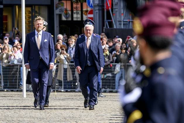 Amsterdam, The Netherlands, 2026-06-09 10:32:39 AMSTERDAM, 09-06-2026, Dam At the invitation of His Majesty King Willem-Alexander and Queen Maxima, the Federal President of Germany, Frank-Walter Steinmeier, is paying a state visit to the Netherlands. He is accompanied by his wife, Elke Büdenbender. PHOTO: NLBeeld Patrick van Emst In the photo: Welcome ceremony - King Willem-Alexander and Queen Maxima officially welcome the German Federal President and Mrs. Büdenbender at Dam Square in Amsterdam. Credit: NL Beeld Patrick van Emst  Copyright: xx x