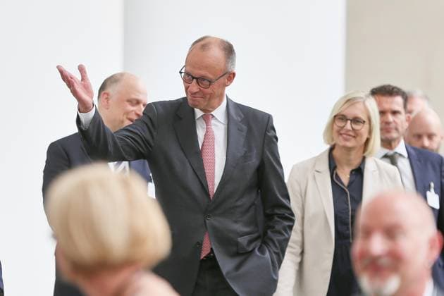 Berlin, Deutschland, 09.06.2026: Bundeskanzleramt: Preisverleihung startsocial2026 : Bundeskanzler Friedrich Merz (CDU) in Begleitung der Beauftragten der Bundesregierung für Ehrenamt und Sport Christiane Schenderlein (CDU) *** Berlin, Germany, 09 06 2026 Federal Chancellery Award ceremony startsocial2026 Federal Chancellor Friedrich Merz CDU accompanied by the Federal Government Commissioner for Volunteering and Sport Christiane Schenderlein CDU Copyright: xdtsxNachrichtenagenturx dts_122166