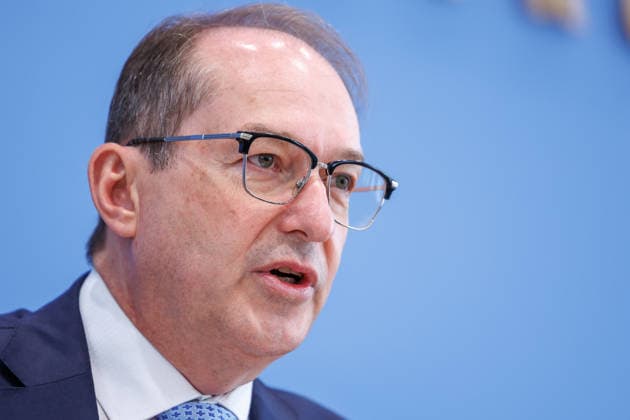 Innenminister Alexander Dobrindt im Haus der Bundespressekonferenz Vorstellung der Statistik politisch motivierter Kriminalität (PMK) 2025 Bundesminister des Innern Alexander Dobrindt Holger Münch, Präsident des Bundeskriminalamtes (BKA) am 09.06.2026 in Berlin. Berlin Berlin Deutschland Haus der Bundespressekonferenz *** Minister of the Interior Alexander Dobrindt at the House of the Federal Press Conference Presentation of the statistics on politically motivated crime PMK 2025 Federal Minister of the Interior Alexander Dobrindt Holger Münch, President of the Federal Criminal Police Office BKA on 09 06 2026 in Berlin Berlin Berlin Germany House of the Federal Press Conference