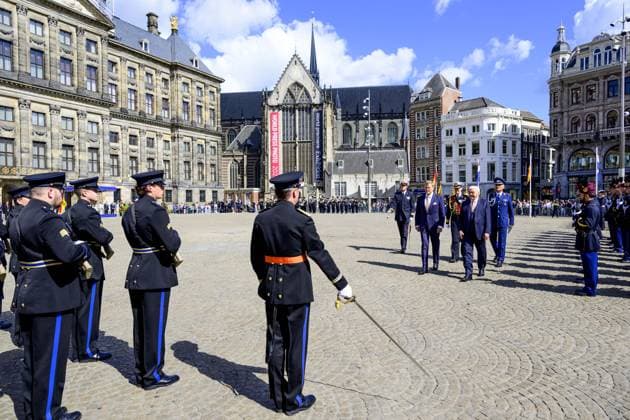 Amsterdam, The Netherlands, 2026-06-09 10:33:12 AMSTERDAM, 09-06-2026, Dam At the invitation of His Majesty King Willem-Alexander and Queen Maxima, the Federal President of Germany, Frank-Walter Steinmeier, is paying a state visit to the Netherlands. He is accompanied by his wife, Elke Büdenbender. PHOTO: NLBeeld Patrick van Emst In the photo: Welcome ceremony - King Willem-Alexander and Queen Maxima officially welcome the German Federal President and Mrs. Büdenbender at Dam Square in Amsterdam. Credit: NL Beeld Patrick van Emst  Copyright: xx x