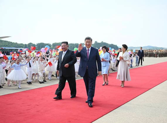 (260609) -- PYONGYANG, June 9, 2026 -- Xi Jinping, general secretary of the Communist Party of China Central Committee and Chinese president, concludes his state visit to the Democratic People s Republic of Korea (DPRK) and departs from Pyongyang, the DPRK, June 9, 2026. Kim Jong Un, general secretary of the Workers Party of Korea and president of the State Affairs of the DPRK, and his wife Ri Sol Ju went to the airport to see Xi and his wife Peng Liyuan off and held a grand farewell ceremony in their honor. ) DPRK-PYONGYANG-CHINA-XI JINPING-KIM JONG UN-FAREWELL CEREMONY YanxYan 