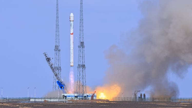 (260609) -- JIUQUAN, June 9, 2026 -- A Zhuque-2E Y6 carrier rocket carrying two satellites named Spacesail DTC 01 and China Mobile 02 blasts off from the Dongfeng commercial space innovation pilot zone in northwest China, June 9, 2026. The carrier rocket blasted off at 4:23 p.m. (Beijing Time). The satellites entered into the preset orbit successfully. (Photo by Xinhua) (EyesOnSci) CHINA-DONGFENG COMMERCIAL SPACE INNOVATION PILOT ZONE-SATELLITES-LAUNCH (CN) WangxHeng 