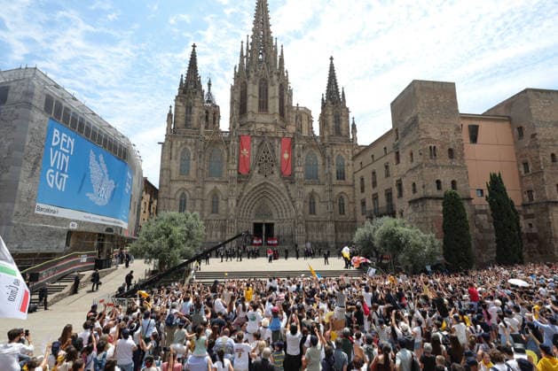 Pope Leo XIV arrives at Barcelona Cathedral during Spain visit BARCELONA, SPAIN - JUNE 9: Pope Leo XIV waves as he arrives at the Cathedral of the Holy Cross and Saint Eulalia in Barcelona, Spain, on June 9, 2026. The Pope is visiting Spain from June 6 to 12, with stops in Madrid, Barcelona and the Canary Islands, where he is scheduled to meet with migrants and organisations supporting them. Adria Puig Anadolu Barcelona Spain. Editorial use only. Please get in touch for any other usage.  Copyright: x2026xAnadoluxAdriaxPuigx