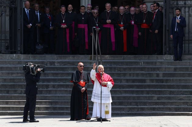 Pope Leo XIV arrives at Barcelona Cathedral during Spain visit BARCELONA, SPAIN - JUNE 09: Pope Leo XIV waves as he arrives at the Cathedral of the Holy Cross and Saint Eulalia in Barcelona, Spain, on June 09, 2026. The Pope is visiting Spain from June 6 to 12, with stops in Madrid, Barcelona and the Canary Islands, where he is scheduled to meet with migrants and organisations supporting them. Adria Puig Anadolu Barcelona Spain. Editorial use only. Please get in touch for any other usage.  Copyright: x2026xAnadoluxAdriaxPuigx