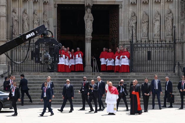Pope Leo XIV arrives at Barcelona Cathedral during Spain visit BARCELONA, SPAIN - JUNE 09: Pope Leo XIV waves as he arrives at the Cathedral of the Holy Cross and Saint Eulalia in Barcelona, Spain, on June 09, 2026. The Pope is visiting Spain from June 6 to 12, with stops in Madrid, Barcelona and the Canary Islands, where he is scheduled to meet with migrants and organisations supporting them. Adria Puig Anadolu Barcelona Spain. Editorial use only. Please get in touch for any other usage.  Copyright: x2026xAnadoluxAdriaxPuigx