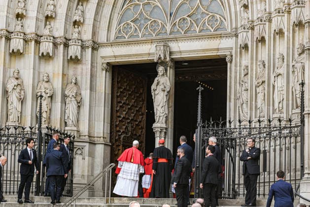 Homily of Pope Leo XIV at the Cathedral of the Holy Cross and Santa Eulalia Barcelona Pope Leo XIV on his arrival at the homily in the Cathedral of the Holy Cross and Santa Eulalia, on June 9, 2026, in Barcelona, Catalonia Spain The homily is the first act of Pope Leo XIV in Barcelona and although the entrance to the cathedral is by invitation, screens have been deployed outside so that the faithful and the curious can follow the words of the Pontiff live 09 JUNE 2026 Barcelona Catalonia Barcelona Catalonia Catalonia Spain  Copyright: xAlbertoxParedesx 7584139