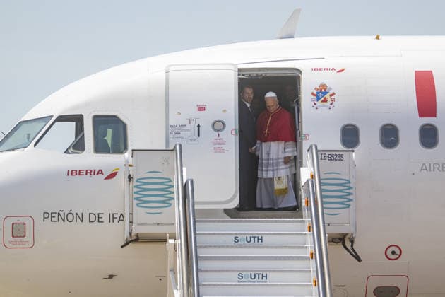 Pope Leo XIV in Spain BARCELONA, SPAIN - JUNE 9: Pope Leo XIV arrives in Barcelona as part of his official visit in Spain on June 9, 2026. During his stay, the Pope is scheduled to participate in a series of institutional, cultural, and religious events, as well as meetings with local representatives and members of the Catholic community. Lorena Sopena Lopez Anadolu Barcelona Spain. Editorial use only. Please get in touch for any other usage.  Copyright: x2026xAnadoluxLorenaxSopenaxLopezx