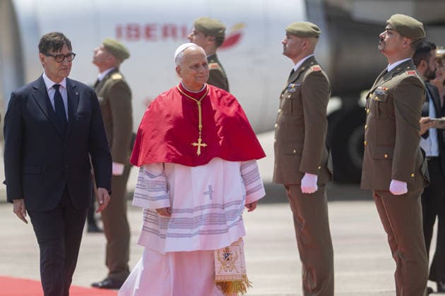 Pope Leo XIV in Spain BARCELONA, SPAIN - JUNE 9: Pope Leo XIV arrives in Barcelona as part of his official visit in Spain on June 9, 2026. During his stay, the Pope is scheduled to participate in a series of institutional, cultural, and religious events, as well as meetings with local representatives and members of the Catholic community. Lorena Sopena Lopez Anadolu Barcelona Spain. Editorial use only. Please get in touch for any other usage.  Copyright: x2026xAnadoluxLorenaxSopenaxLopezx