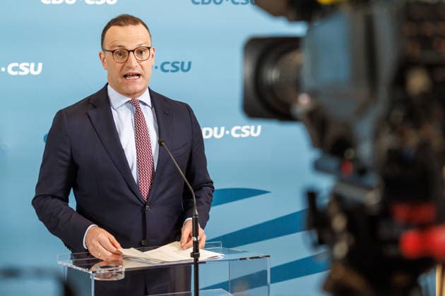 Statement vor den Fraktionssitzung der CDU CSU Fraktionsvorsitzender der CDU CSU Jens Spahn spricht während eines Statement vor den Fraktionssitzungen am 09.06.2026 in Berlin. Berlin Berlin Deutschland Reichstag *** Statement before the CDU CSU parliamentary group meeting CDU CSU parliamentary group leader Jens Spahn speaks during a statement before the parliamentary group meetings on 09 06 2026 in Berlin Berlin Berlin Germany Reichstag